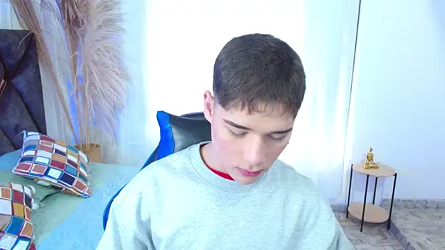 Snapshot of Mattass18 chatting on 12/15/25, 12:42 Mattass18 online show from 12/15/25, 12:42