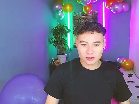 Latin boysxxxx online show from 10/15/25, 11:49