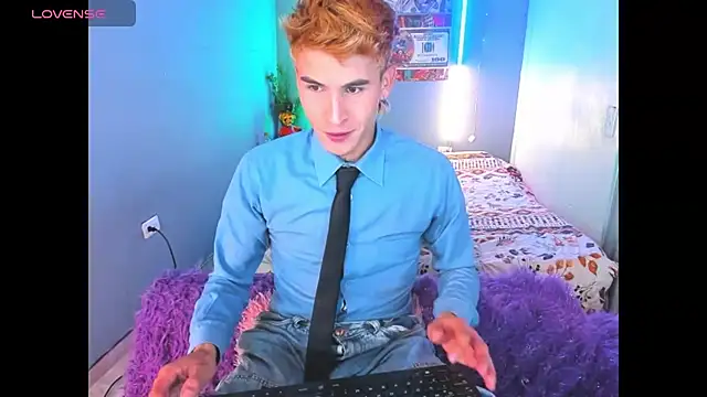 Snapshot of Latin_boysxxxx chatting on 03/12/26, 02:39 Latin boysxxxx online show from 03/12/26, 02:39