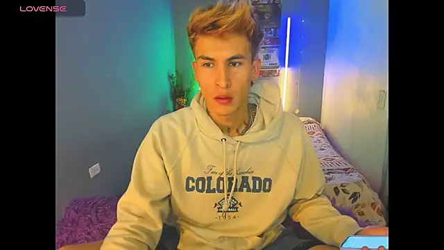 Snapshot of Latin_boysxxxx chatting on 03/12/26, 11:33 Latin boysxxxx online show from 03/12/26, 11:33