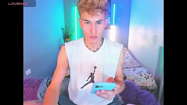 Snapshot of Latin_boysxxxx chatting on 03/14/26, 12:28 Latin boysxxxx online show from 03/14/26, 12:28