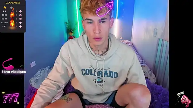 Snapshot of Latin_boysxxxx chatting on 03/18/26, 01:09 Latin boysxxxx online show from 03/18/26, 01:09