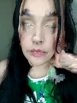 Snapshot of ravendeluxe chatting on 10/28/25, 03:58 ravendeluxe online show from 10/28/25, 03:58