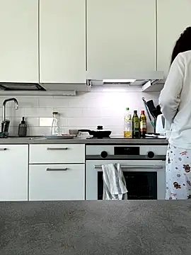 cute cake online show from 10/17/25, 06:38