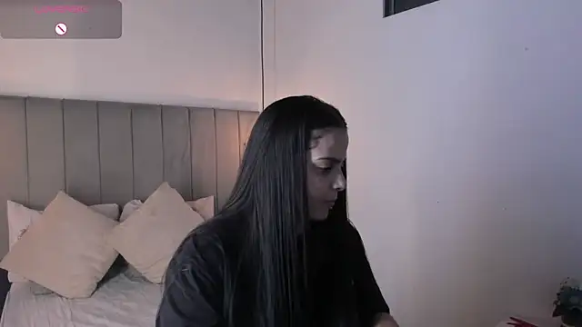 Snapshot of Pamela_occoner_ chatting on 11/13/25, 05:01 Pamela occoner online show from 11/13/25, 05:01