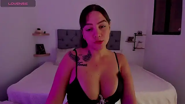 Snapshot of Saraarouusee chatting on 02/22/26, 03:51 Saraarouusee online show from 02/22/26, 03:51