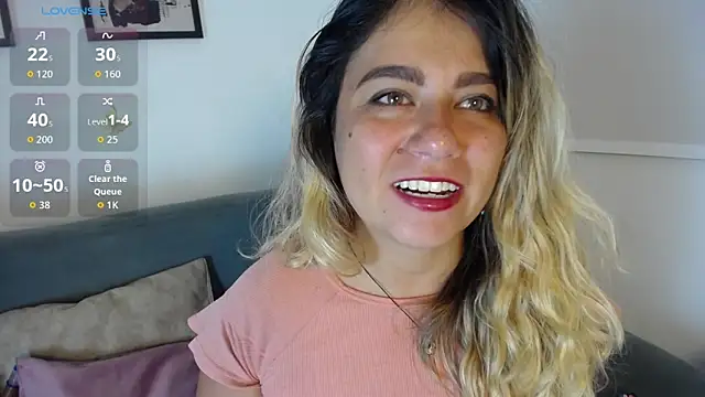 Snapshot of Sweet_Bella_Valery chatting on 03/30/26, 11:39 Sweet Bella Valery online show from 03/30/26, 11:39