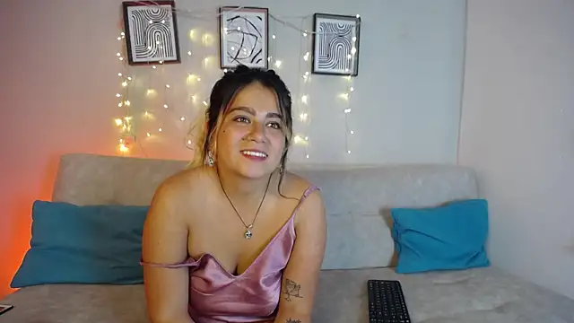 Snapshot of Sweet_Bella_Valery chatting on 04/12/26, 08:58 Sweet Bella Valery online show from 04/12/26, 08:58