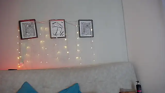 Snapshot of Sweet_Bella_Valery chatting on 04/13/26, 02:33 Sweet Bella Valery online show from 04/13/26, 02:33