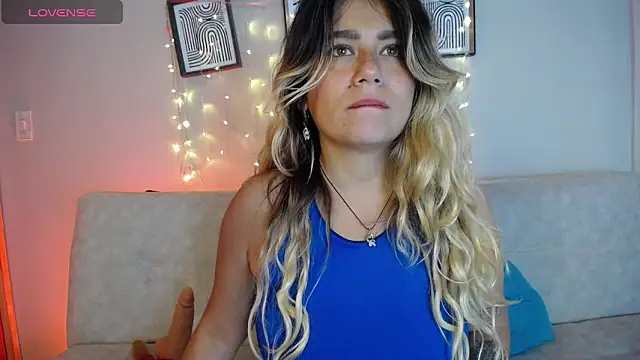 Snapshot of Sweet_Bella_Valery chatting on 04/16/26, 02:40 Sweet Bella Valery online show from 04/16/26, 02:40