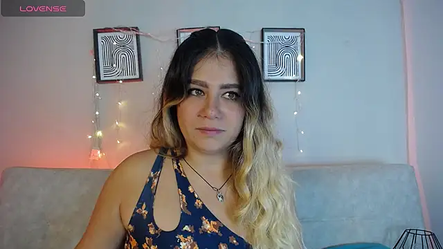 Snapshot of Sweet_Bella_Valery chatting on 04/28/26, 08:47 Sweet Bella Valery online show from 04/28/26, 08:47
