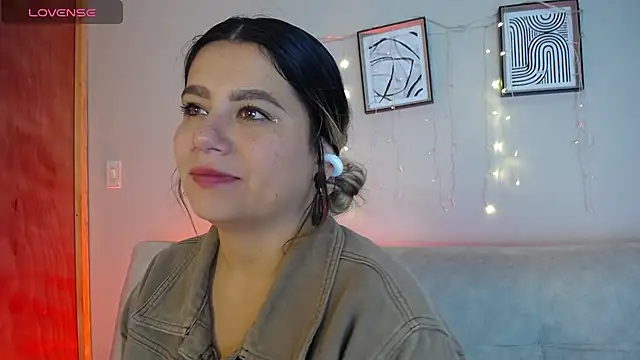 Snapshot of Sweet_Bella_Valery chatting on 04/30/26, 08:48 Sweet Bella Valery online show from 04/30/26, 08:48