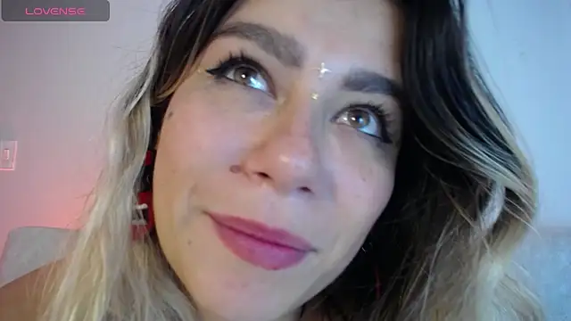 Snapshot of Sweet_Bella_Valery chatting on 05/05/26, 10:18 Sweet Bella Valery online show from 05/05/26, 10:18