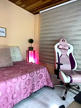 Meggie  online show from 11/21/25, 11:14