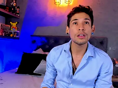 Snapshot of MaxHuston chatting on 10/15/25, 05:07 MaxHuston online show from 10/15/25, 05:07