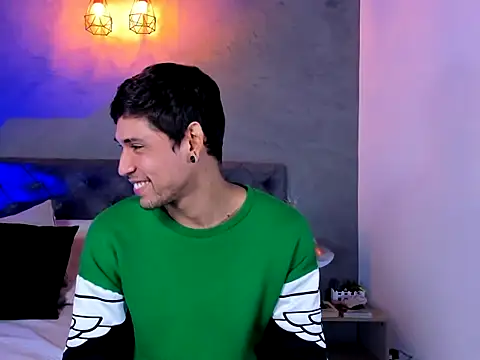 Snapshot of MaxHuston chatting on 10/15/25, 08:53 MaxHuston online show from 10/15/25, 08:53