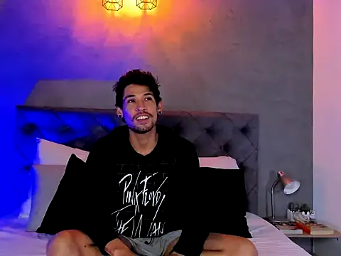 Snapshot of MaxHuston chatting on 11/14/25, 07:07 MaxHuston online show from 11/14/25, 07:07