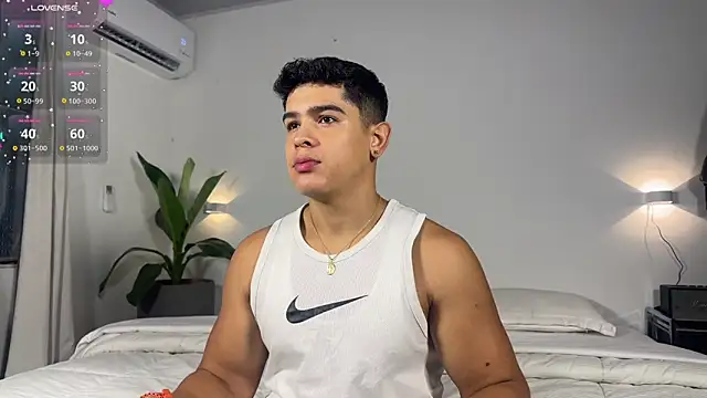 Snapshot of Scott_flintt chatting on 11/16/25, 12:33 Scott flintt online show from 11/16/25, 12:33