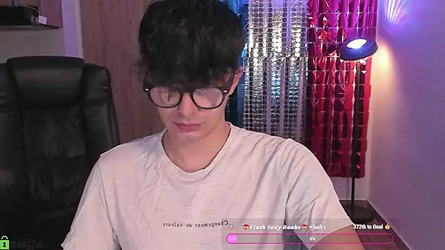 Snapshot of Mikeyvioleta_ chatting on 07/31/26, 09:09 Mikeyvioleta online show from 07/31/26, 09:09