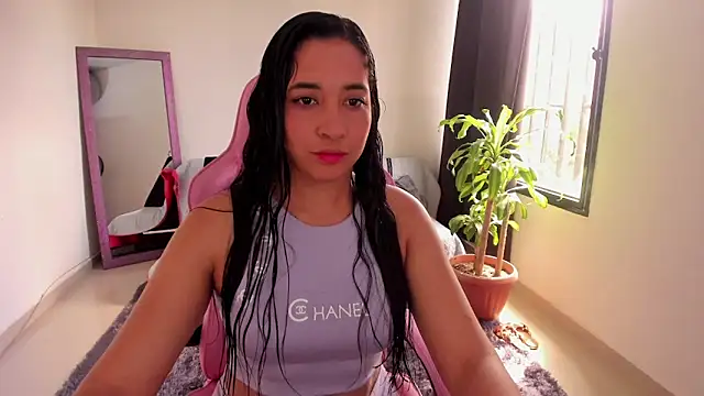 Snapshot of Kruela chatting on 10/28/25, 03:14 Kruela online show from 10/28/25, 03:14