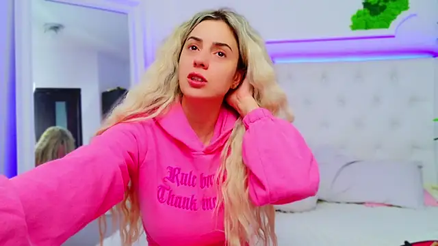 Snapshot of AriannaSins chatting on 01/08/25, 01:09 AriannaSins online show from 01/08/25, 01:09