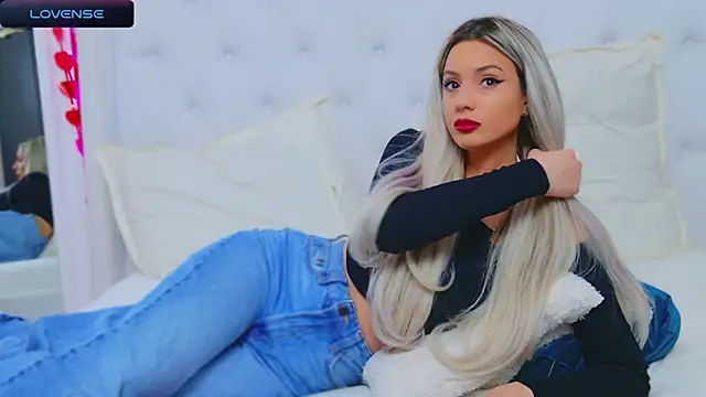 Snapshot of AriannaSins chatting on 02/20/25, 04:46 AriannaSins online show from 02/20/25, 04:46