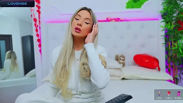 Snapshot of AriannaSins chatting on 02/24/25, 01:10 AriannaSins online show from 02/24/25, 01:10