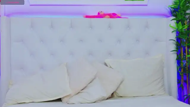 Snapshot of AriannaSins chatting on 02/25/25, 01:17 AriannaSins online show from 02/25/25, 01:17