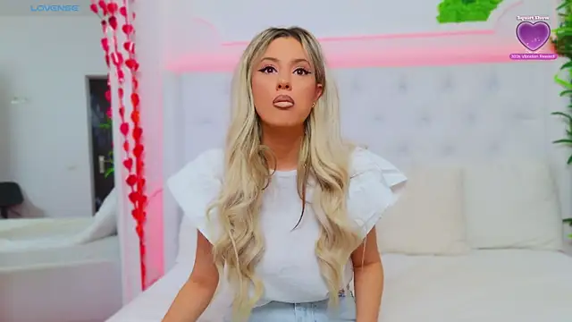 Snapshot of AriannaSins chatting on 03/07/25, 01:40 AriannaSins online show from 03/07/25, 01:40