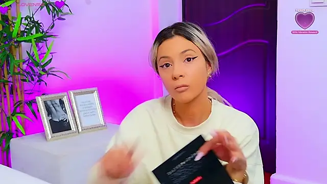 Snapshot of AriannaSins chatting on 09/25/25, 12:09 AriannaSins online show from 09/25/25, 12:09