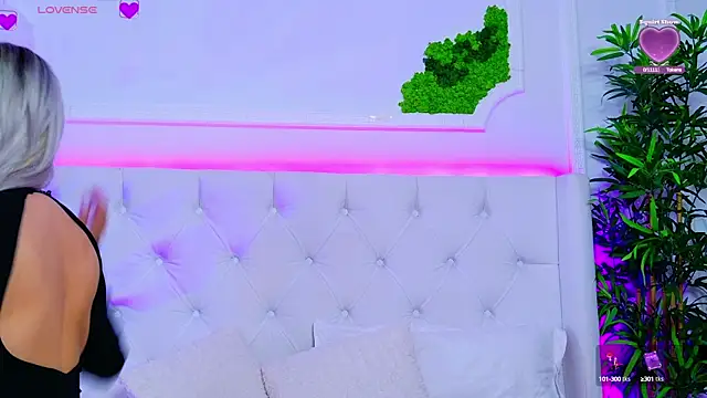 Snapshot of AriannaSins chatting on 10/16/25, 12:39 AriannaSins online show from 10/16/25, 12:39