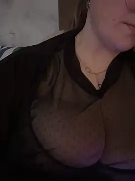 Snapshot of Curvy__Goddess chatting on 10/25/25, 05:08 Curvy Goddess online show from 10/25/25, 05:08