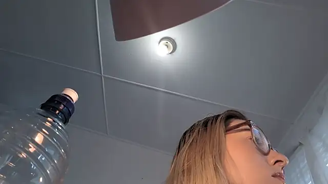 Snapshot of DemigoddessLexie chatting on 10/25/25, 04:31 DemigoddessLexie online show from 10/25/25, 04:31