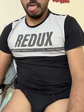 Snapshot of Handsome8677 chatting on 12/21/25, 08:32 Handsome8677 online show from 12/21/25, 08:32