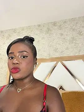 Snapshot of EmiParks chatting on 11/07/25, 01:00 EmiParks online show from 11/07/25, 01:00