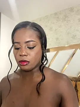 Snapshot of EmiParks chatting on 12/01/25, 12:43 EmiParks online show from 12/01/25, 12:43