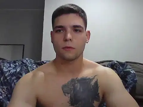 Snapshot of Zure-xxx chatting on 10/18/25, 03:31 Zure-xxx online show from 10/18/25, 03:31