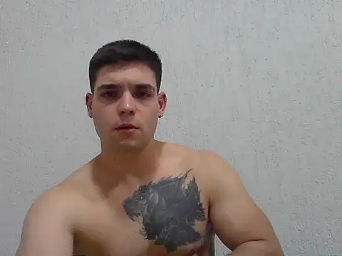 Snapshot of Zure-xxx chatting on 10/24/25, 03:25 Zure-xxx online show from 10/24/25, 03:25