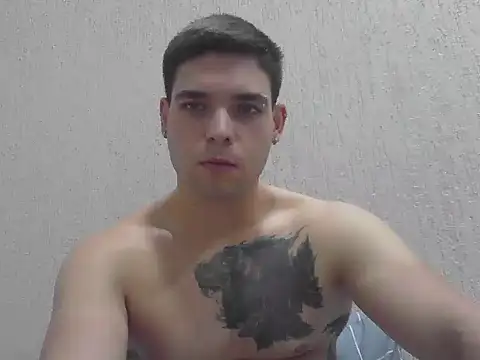 Snapshot of Zure-xxx chatting on 11/06/25, 10:43 Zure-xxx online show from 11/06/25, 10:43