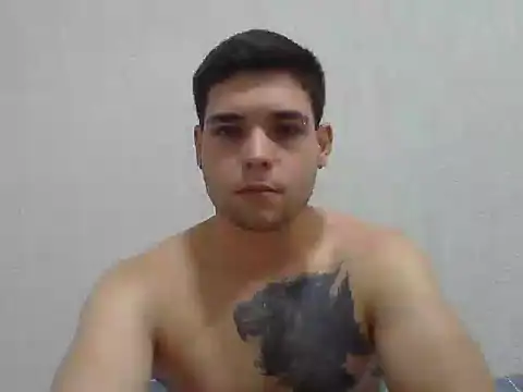 Snapshot of Zure-xxx chatting on 11/12/25, 07:13 Zure-xxx online show from 11/12/25, 07:13