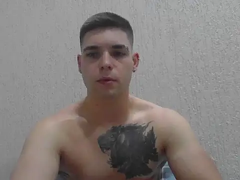 Snapshot of Zure-xxx chatting on 11/14/25, 12:42 Zure-xxx online show from 11/14/25, 12:42