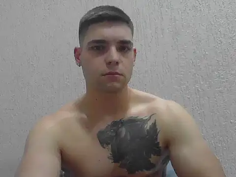 Snapshot of Zure-xxx chatting on 11/14/25, 07:56 Zure-xxx online show from 11/14/25, 07:56