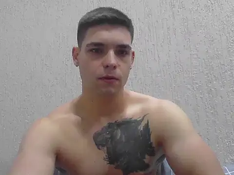 Snapshot of Zure-xxx chatting on 11/21/25, 10:52 Zure-xxx online show from 11/21/25, 10:52