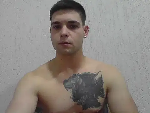 Snapshot of Zure-xxx chatting on 11/25/25, 03:28 Zure-xxx online show from 11/25/25, 03:28