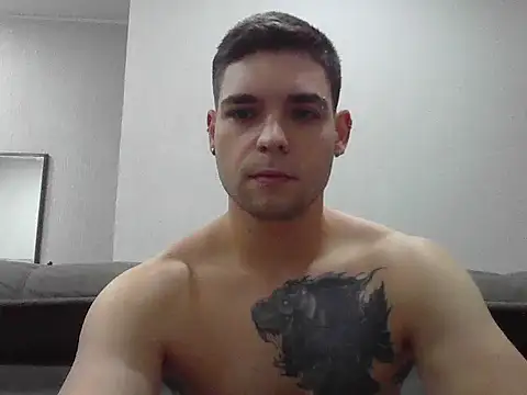 Snapshot of Zure-xxx chatting on 11/26/25, 10:22 Zure-xxx online show from 11/26/25, 10:22