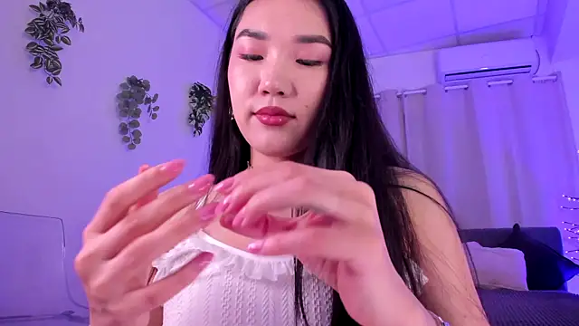 Divine Madeleine online show from 06/12/26, 06:01