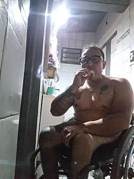 Snapshot of Rueditasss chatting on 12/16/25, 03:33 Rueditasss online show from 12/16/25, 03:33