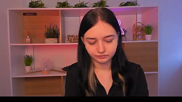 miki ti online show from 10/25/25, 08:33