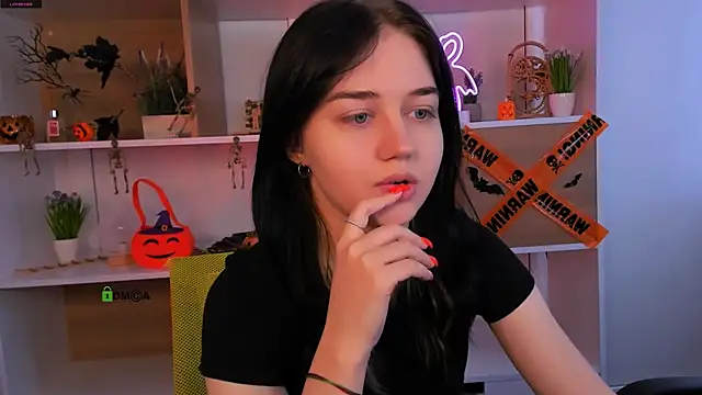 miki ti online show from 10/30/25, 09:22