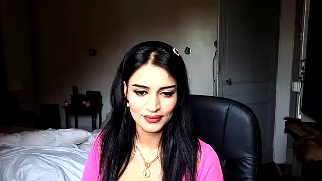 Snapshot of Lailawick chatting on 03/27/26, 11:21 Lailawick online show from 03/27/26, 11:21